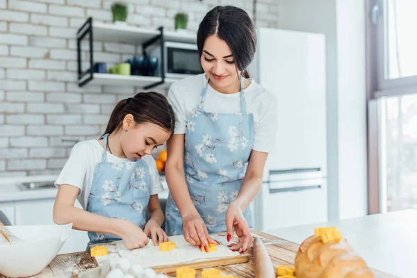 Sisters Baking Home Made Pastry Selective Focus — Stock Photo, Image