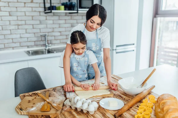 Sisters Cooking Dough Kitchen Selective Focus — Stock Photo, Image
