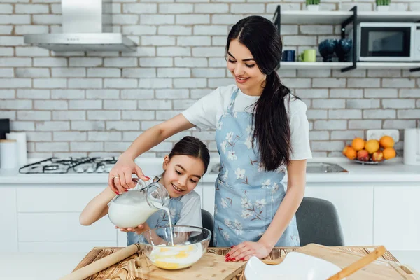 Two Happy Sisters Cooking Home Focus Foreground — Stock Photo, Image