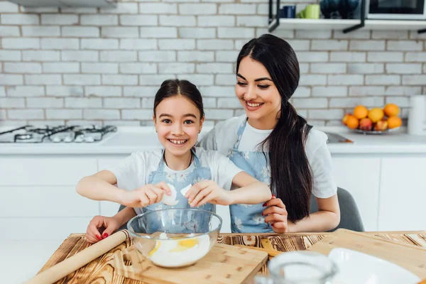 Sisters Cooking Cookies Home Kitchen Selective Focus — Stock Photo, Image
