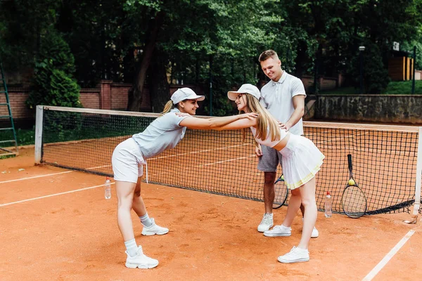 Joueurs Tennis Étirant Avant Jouer Mise Point Sélective — Photo