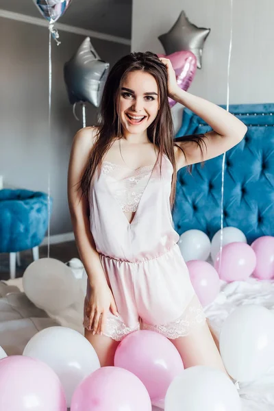 Woman Pink Pajamas Posing Camera Bed Balloons — Stock Photo, Image
