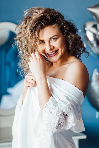 Woman Curly Hair Posing Camera — Stock Photo, Image