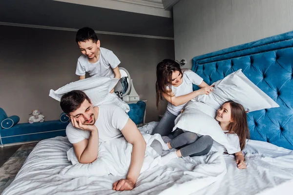 Family Spending Time Together Bed Home — Stock Photo, Image