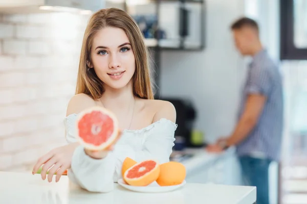 Woman Holding Grapefruit Man Background — Stock Photo, Image