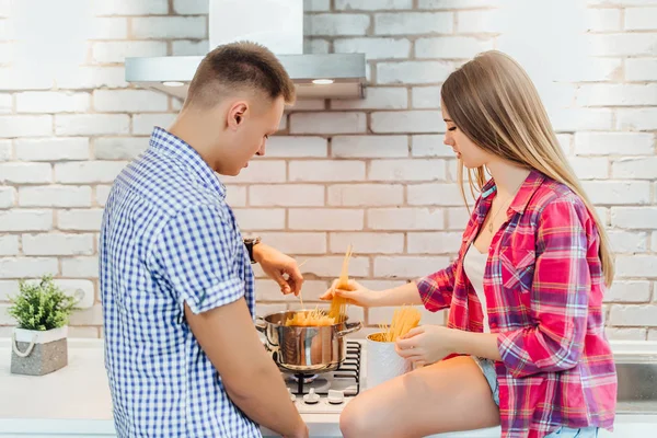 Young Positive Couple Preparing Food Together Focus Foreground — Stock Photo, Image