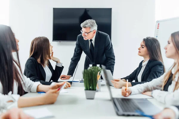 Colleghi Affari Che Lavorano Ufficio Moderno — Foto Stock