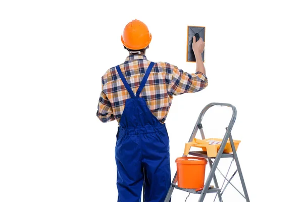 Πλαστήρας Άνθρωπος Στην Εργασία Σπάτουλα Σοβατίσματος Στον Τοίχο Του Εσωτερικού — Φωτογραφία Αρχείου
