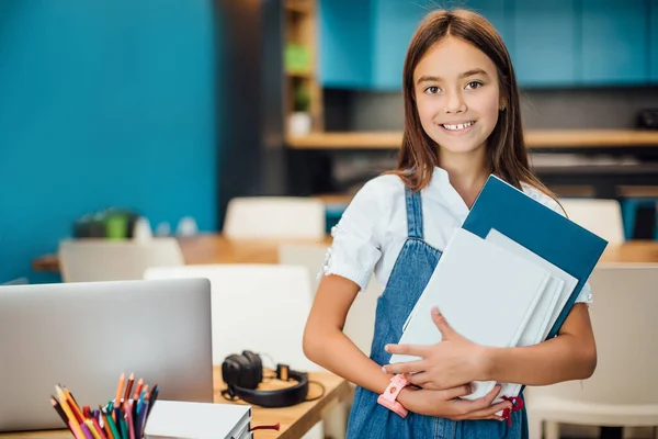 Literatura Interessante Cuidado Criança Infância Feliz Menina Bonita Com Livros — Fotografia de Stock