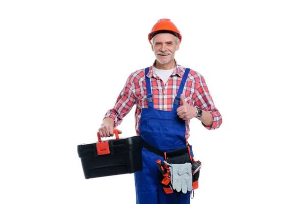 修理工具 高级建筑工人穿着工作服 手握工具箱 用白色背景隔离的工具箱微笑的人 — 图库照片