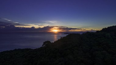  Sunset Bulvarında Vietnam Cham Adası.
