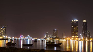 Da Nang, Vietnam şehrin köprüleri süpürme gece.