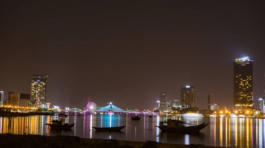 Da Nang, Vietnam şehrin köprüleri süpürme gece.