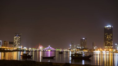Da Nang, Vietnam şehrin köprüleri süpürme gece.
