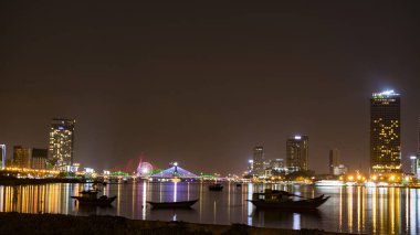 Da Nang, Vietnam şehrin köprüleri süpürme gece.