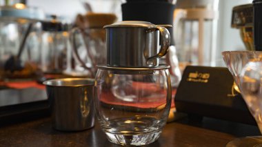 Vietnam lezzetli ve aromatik kahve pişirme.