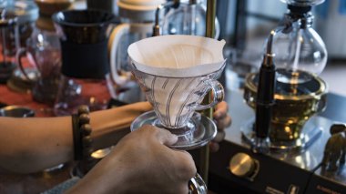 Vietnam lezzetli ve aromatik kahve pişirme.