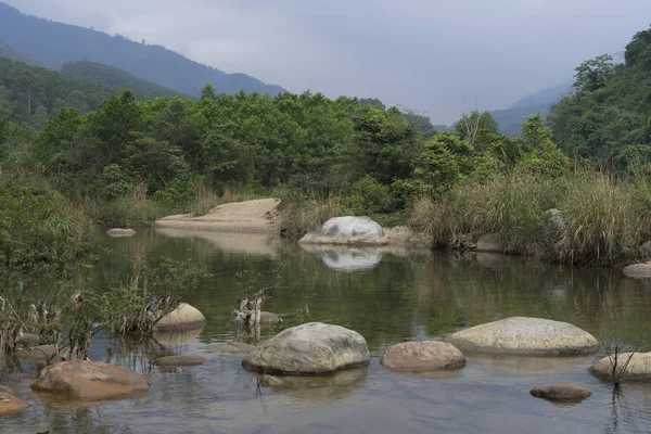 越南山区淹没的河流 — 图库照片