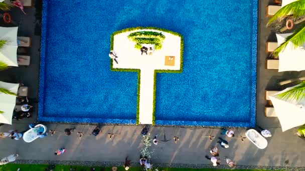 Huwelijk Een Resort Aan Zee Met Een Prachtig Uitzicht — Stockvideo