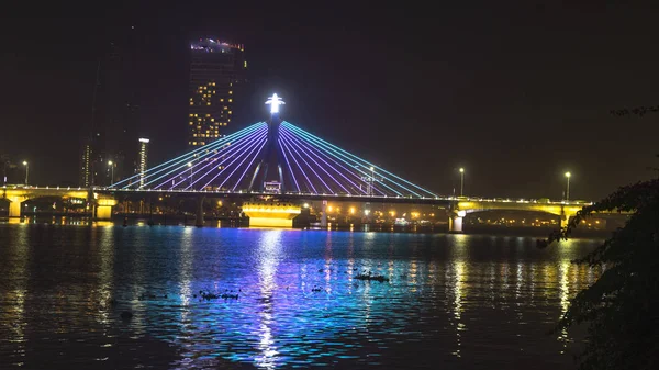 Han River Bro Danang Åbner Aftenen Ligtining Med Forskellige Farver - Stock-foto