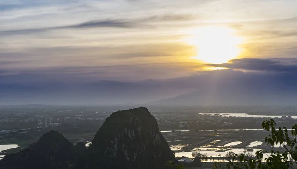 Schöner Sonnenuntergang Den Marmorbergen Nang Charmanter Blick Auf Stadt Dschungel — Stockfoto