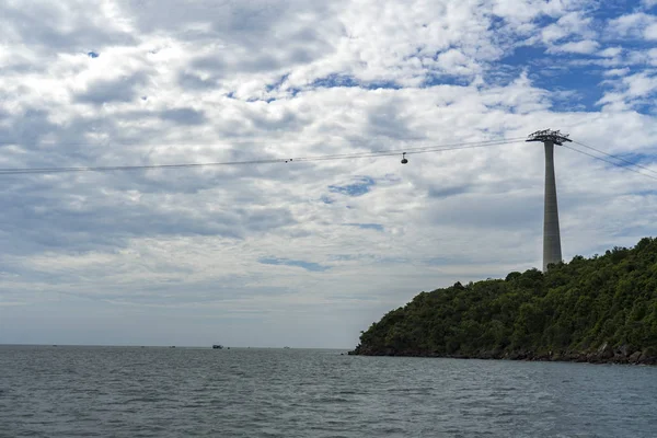 Teleferik Phu quoc Adası güzel manzaralı ve bulutlar, seyahat kavramı, Güneş Grup