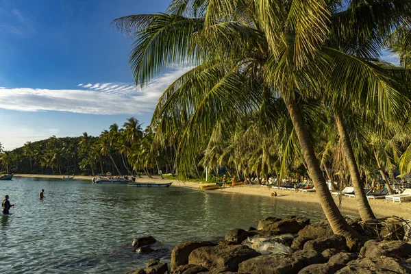 Belle Plage Vietnamienne Sur Île Phu Quoc Avec Nombreux Palmiers — Photo