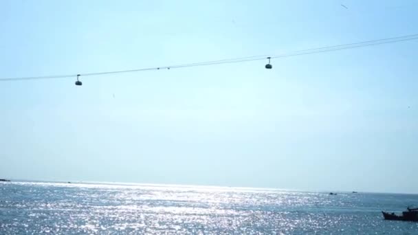 最長のケーブルカー フークオック島の海の下でケーブルカー 旅行のコンセプト — ストック動画