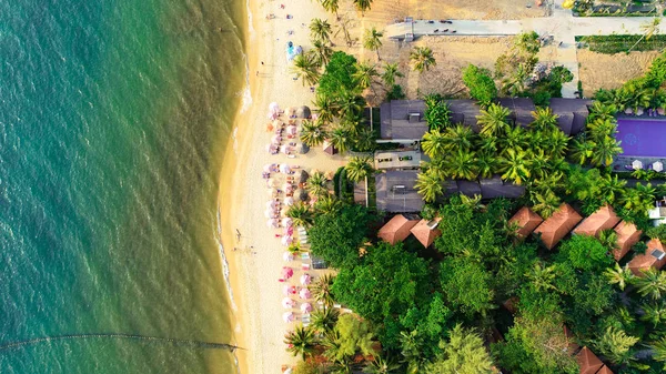 Havadan görünümü Phu Quoc Vietnam kumsalda, yüksek gelen güzel ada seyahat Çin Denizi manzarasına sahip içerik flycam Phantom 4 pro +
