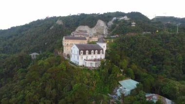 Flycamera Asya Parkı video da Nang şehir güzel kaleler dağın tepesinde ba na Hills dağ tesisi