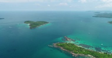Phu Quoc Adası tarafından sinek cam Qua Gc Nhn . Avuç içi ve kristal berraklığında su ile güzel plaj için havadan görünümü