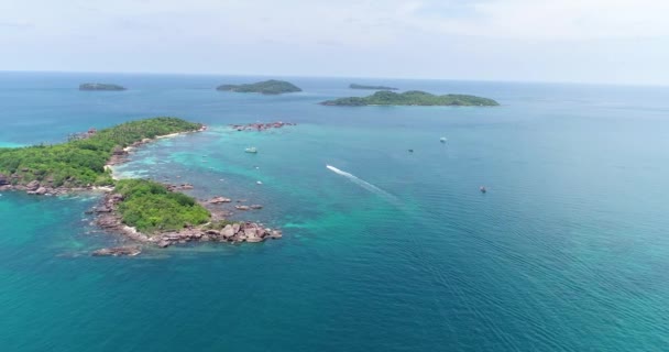 普克岛由飞凸轮夸格恩 美丽的海滩鸟瞰图 有棕榈树和清澈的海水 — 图库视频影像