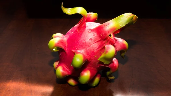 Deliciosa Fruta Dragão Corte Completamente Vermelho Branco — Fotografia de Stock