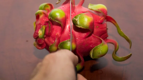 Deliciosa Fruta Dragão Corte Completamente Vermelho Branco — Fotografia de Stock