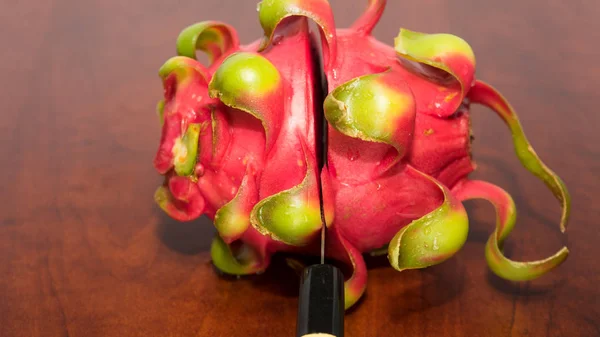 Deliciosa Fruta Dragão Corte Completamente Vermelho Branco — Fotografia de Stock