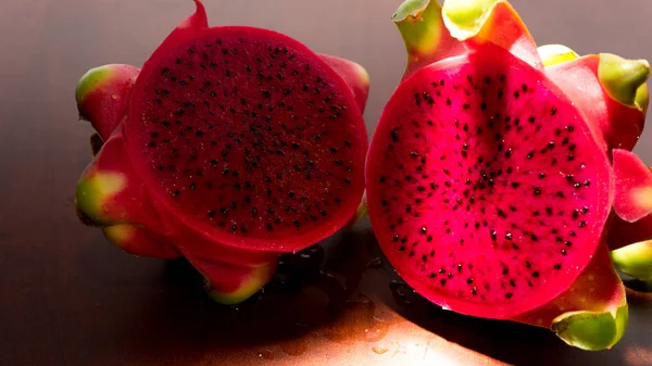 Deliciosa Fruta Dragão Corte Completamente Vermelho Branco — Fotografia de Stock