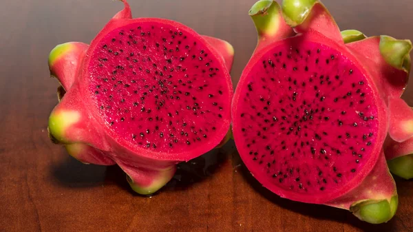 Deliciosa Fruta Dragão Corte Completamente Vermelho Branco — Fotografia de Stock