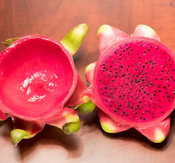 Deliciosa Fruta Dragão Corte Completamente Vermelho Branco — Fotografia de Stock