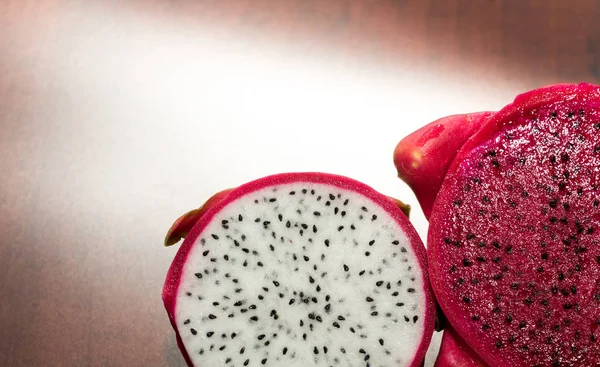 Köstliche Drachenfrucht Einem Schnitt Und Komplett Rot Weiß — Stockfoto