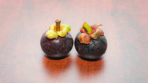 Trópusi Gyümölcsök Mangosztán Fából Készült Asztal — Stock Fotó
