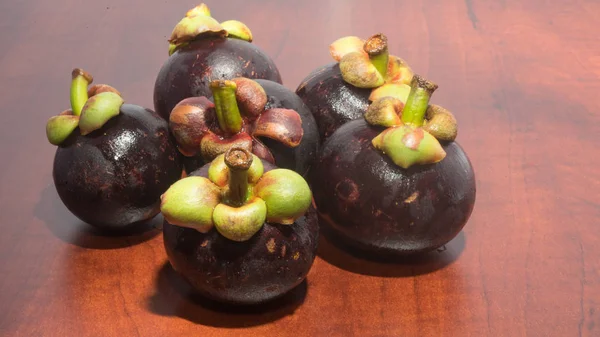 Mangostão Frutas Tropicais Mesa Madeira — Fotografia de Stock