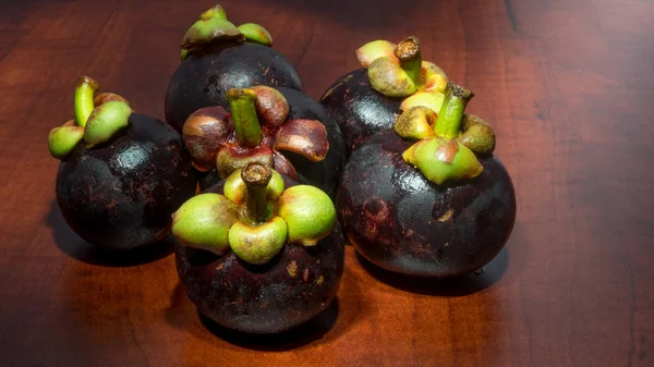 Mangostão Frutas Tropicais Mesa Madeira — Fotografia de Stock