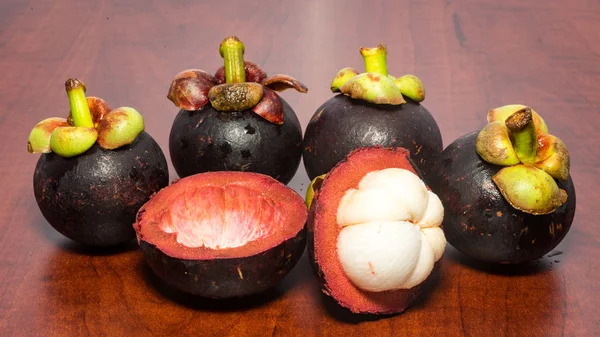 Tropické Plody Mangostana Dřevěném Stole — Stock fotografie