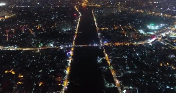 Nachtstadt Aus Dem Vogelflug Und Darüber — Stockvideo