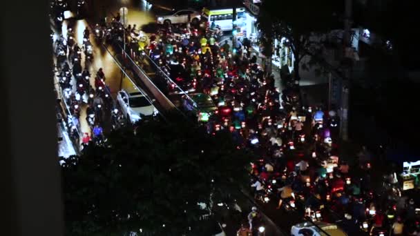 Bicicletas Carros Estão Presos Trânsito Uma Pequena Estrada Vietnã — Vídeo de Stock