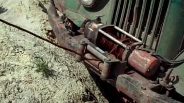 bir vinç kapalı bir rad araba kullanarak yakın çekim