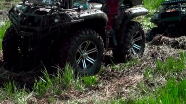 bir Atv yarış takım bataklık ile