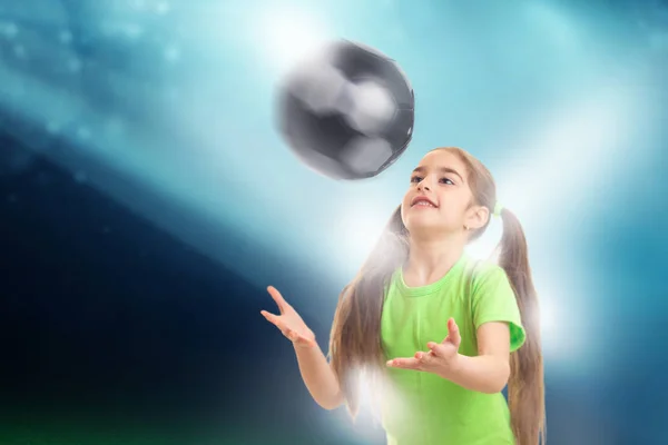 Alegre Niña Juega Con Pelota Estadio Fútbol — Foto de Stock