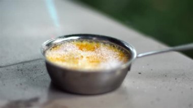 Lezzetli Fransız tatlı krem brulee