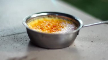 Lezzetli Fransız tatlı krem brulee